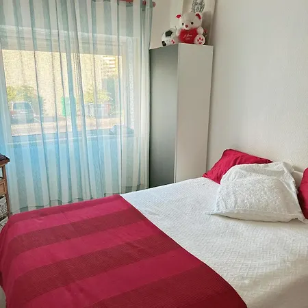 Apartamento Com Boa Luz E Localizacao Em Lisboa. Lejlighed